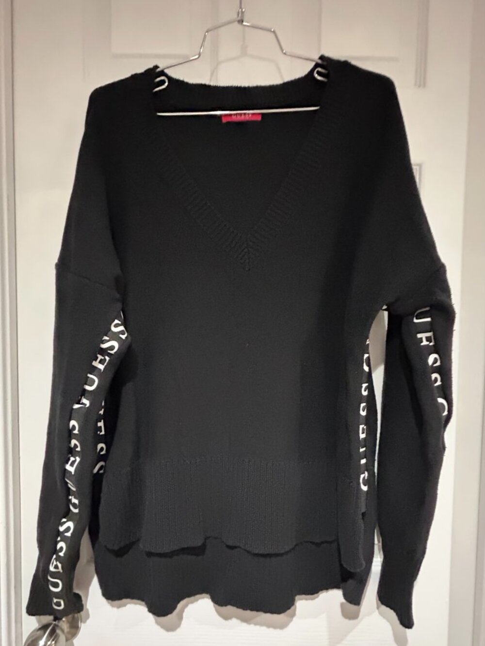 Womans GUESS Black Vneck Sweater XXL